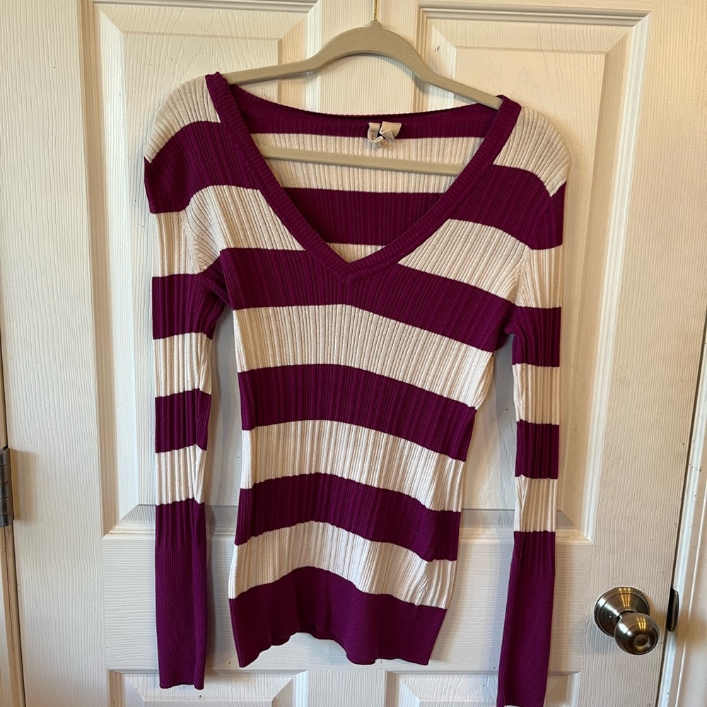 Juniors Size XL V Neck Sweater $8